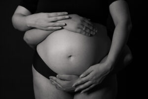 Lire la suite à propos de l’article Tout ce que vous devez savoir avant votre séance photo de grossesse avec GwenMTphoto